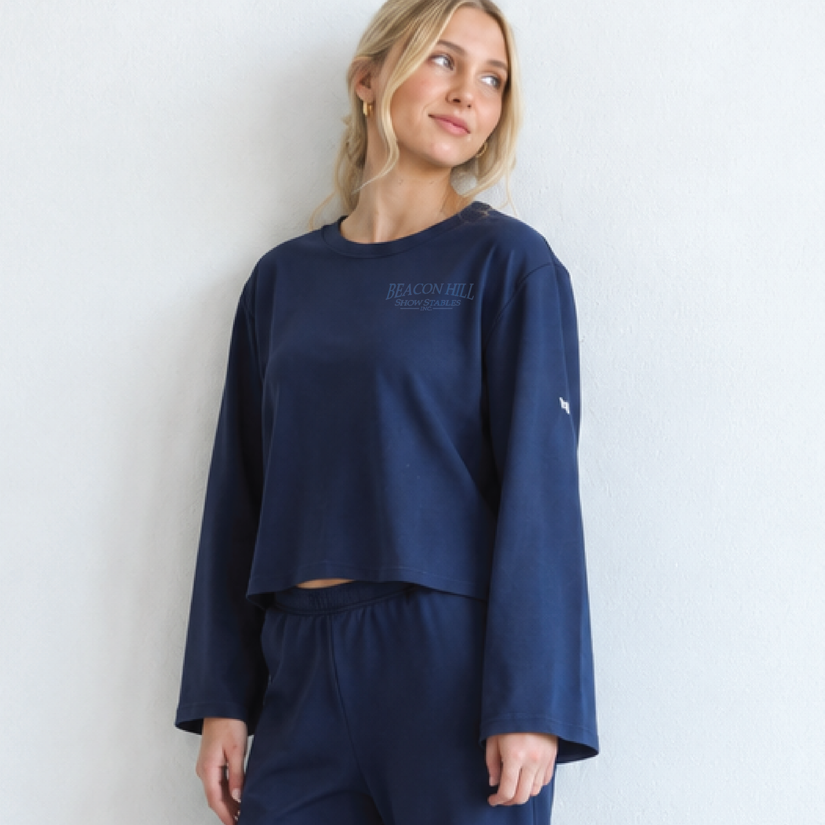 Beacon Hill Women's The Barn Dallas Ringside Flare Crewneck